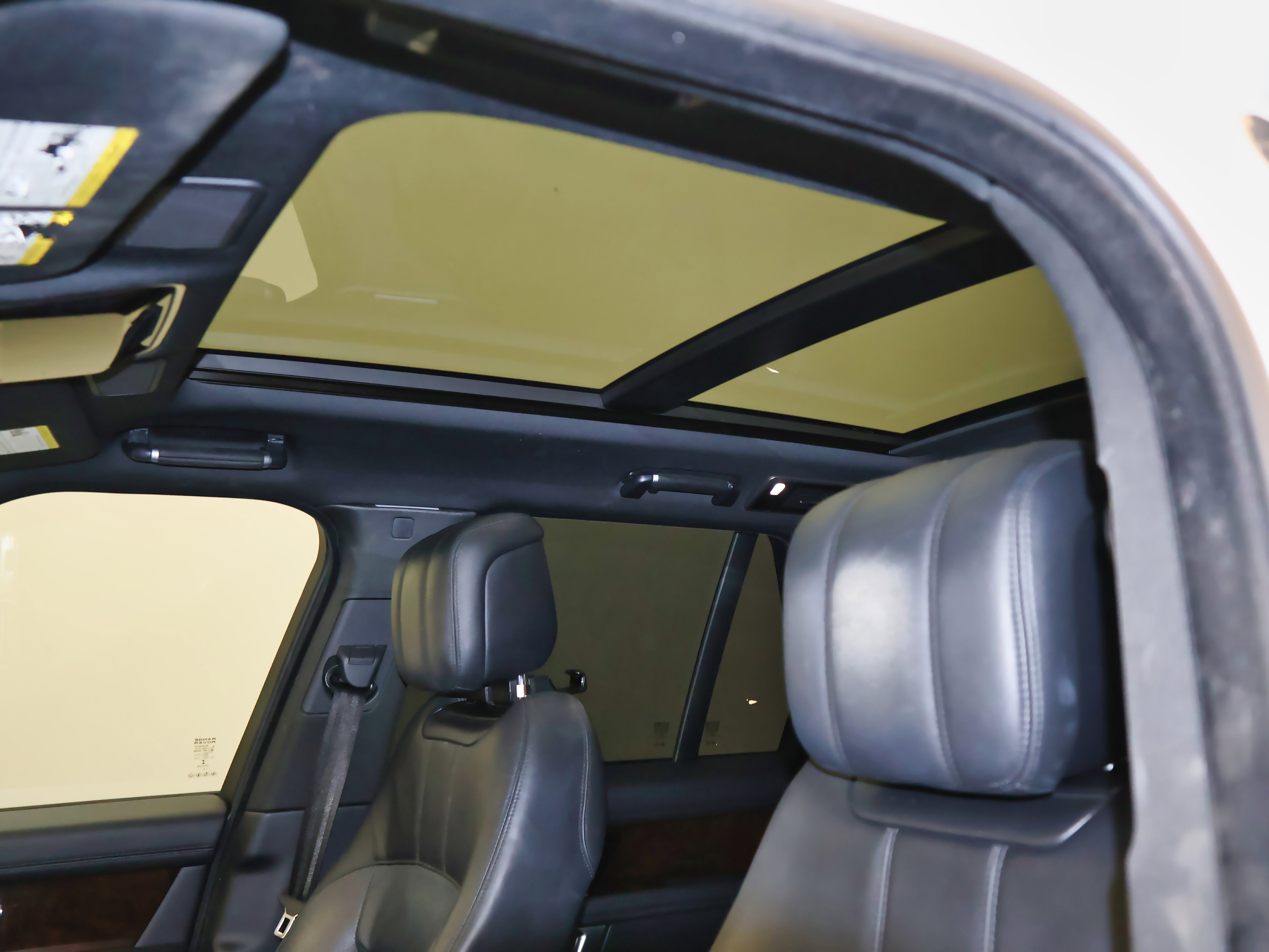 Used 2020 Land Rover Range Rover HSE image 16