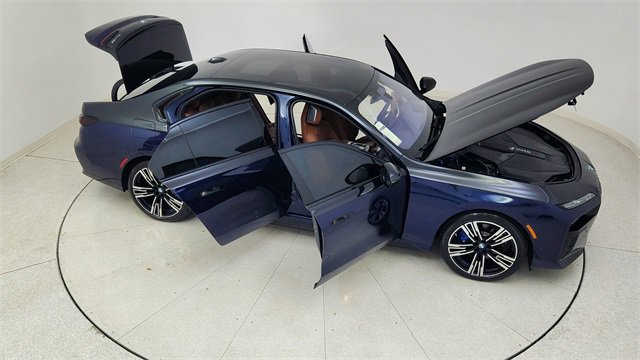 Used 2023 BMW i7 xDrive60 image 85