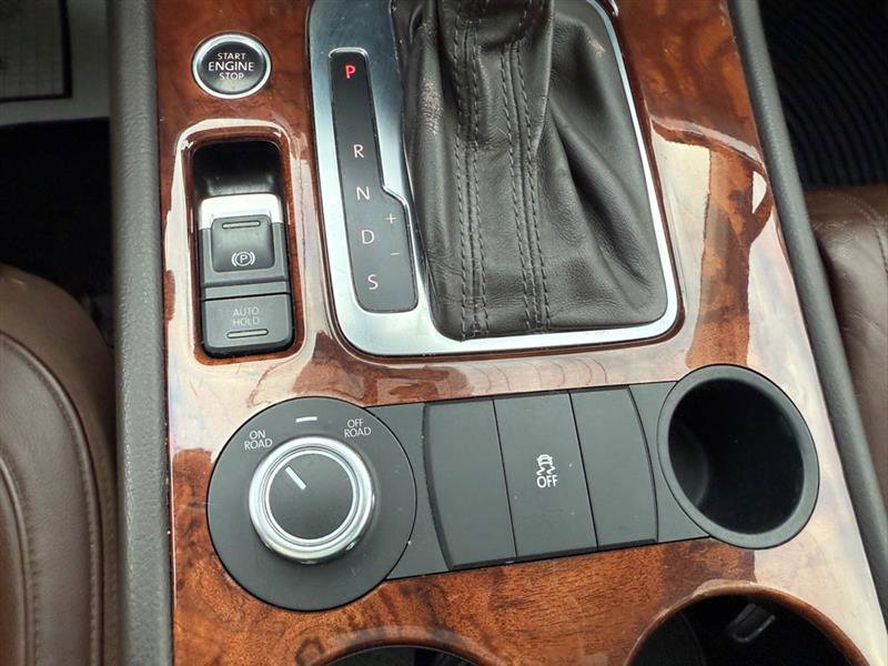 Used 2011 Volkswagen Touareg Executive image 14