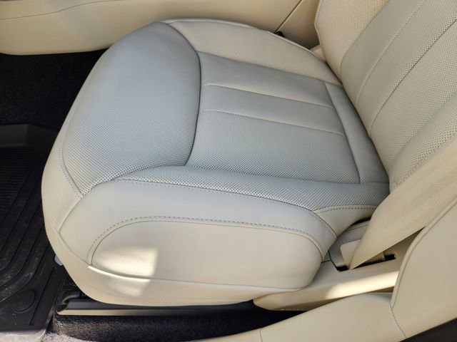 New 2026 Land Rover Range Rover Long Wheelbase SE image 17