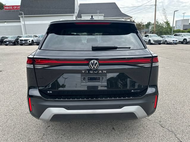 Certified 2025 Volkswagen Tiguan SE AWD/4WD image 8