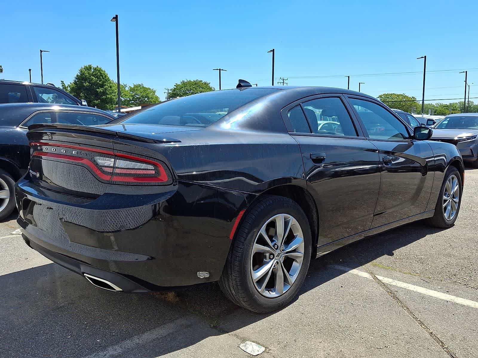 Used 2020 Dodge Charger SXT AWD/4WD image 3