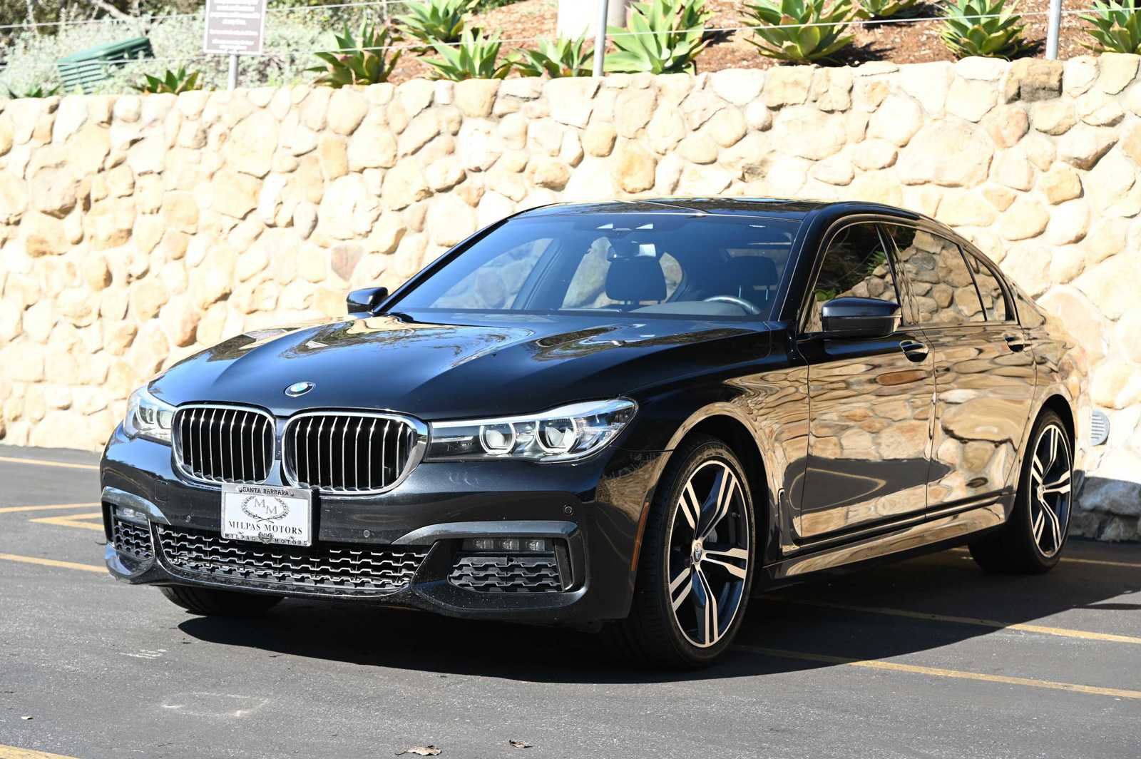 Used 2019 BMW 740i w/ M Sport Package image 3