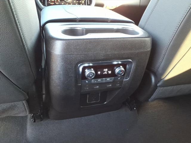 Used 2025 GMC Yukon Denali w/ Advanced Technology Package AWD/4WD image 16