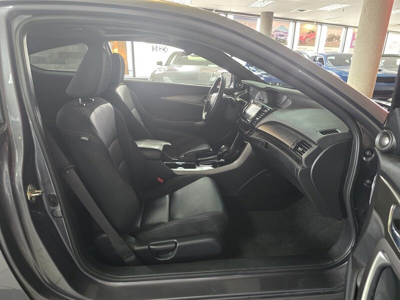 Used 2017 Honda Accord EX image 13