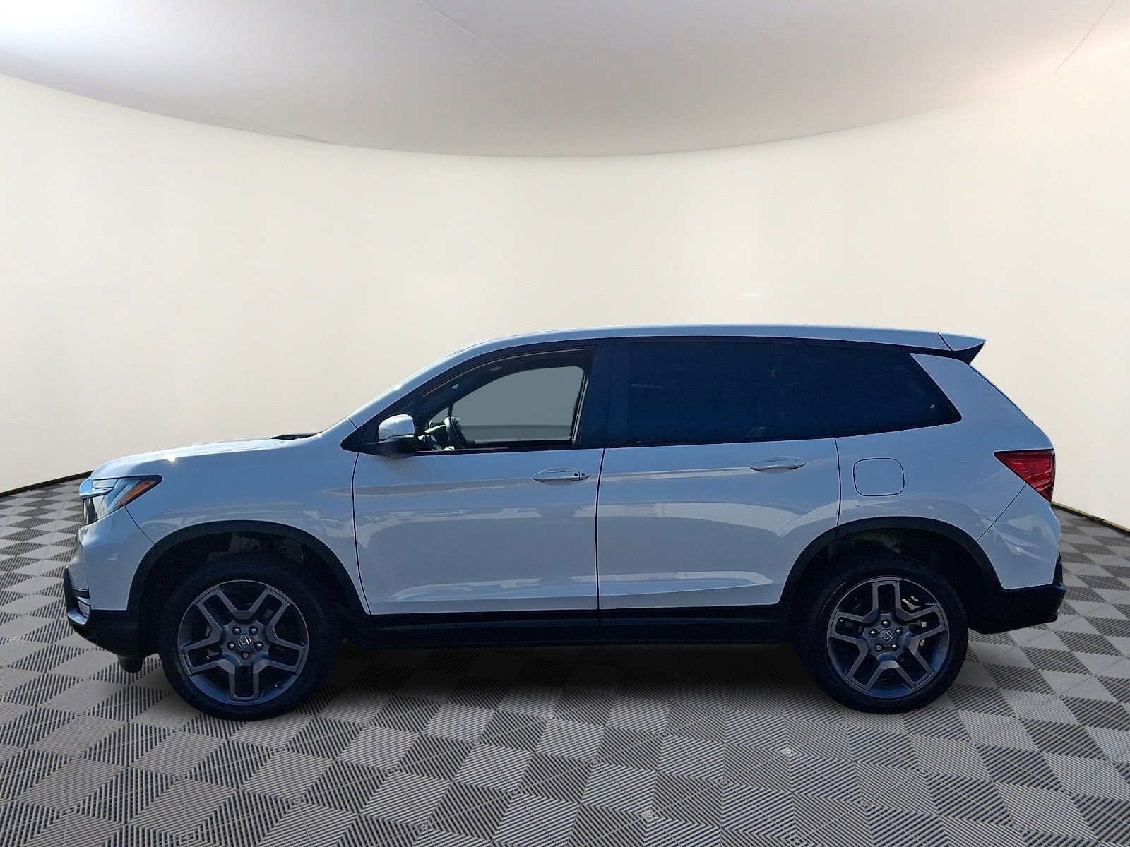 Used 2023 Honda Passport EX-L image 4