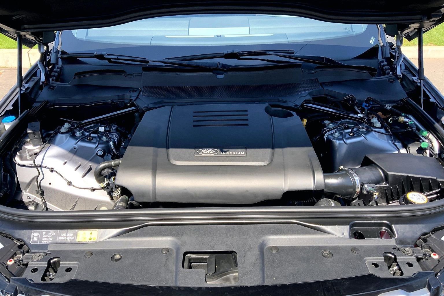 Used 2025 Land Rover Discovery S AWD/4WD image 29