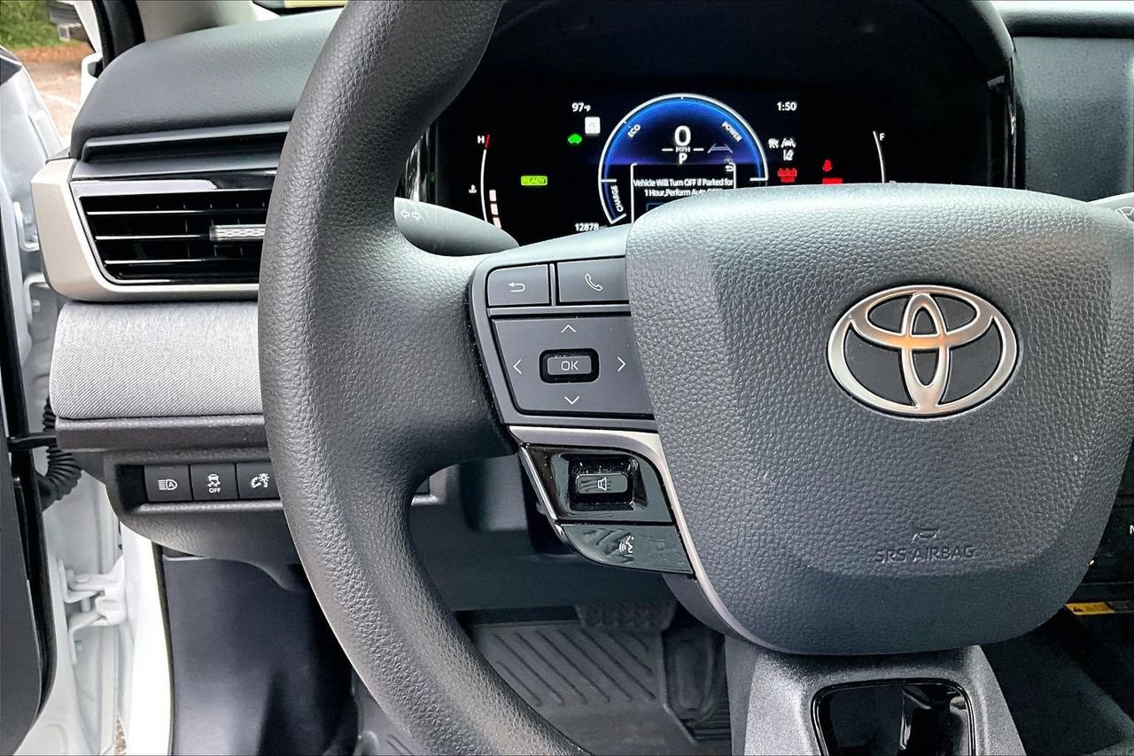 Used 2025 Toyota Camry LE FWD image 10