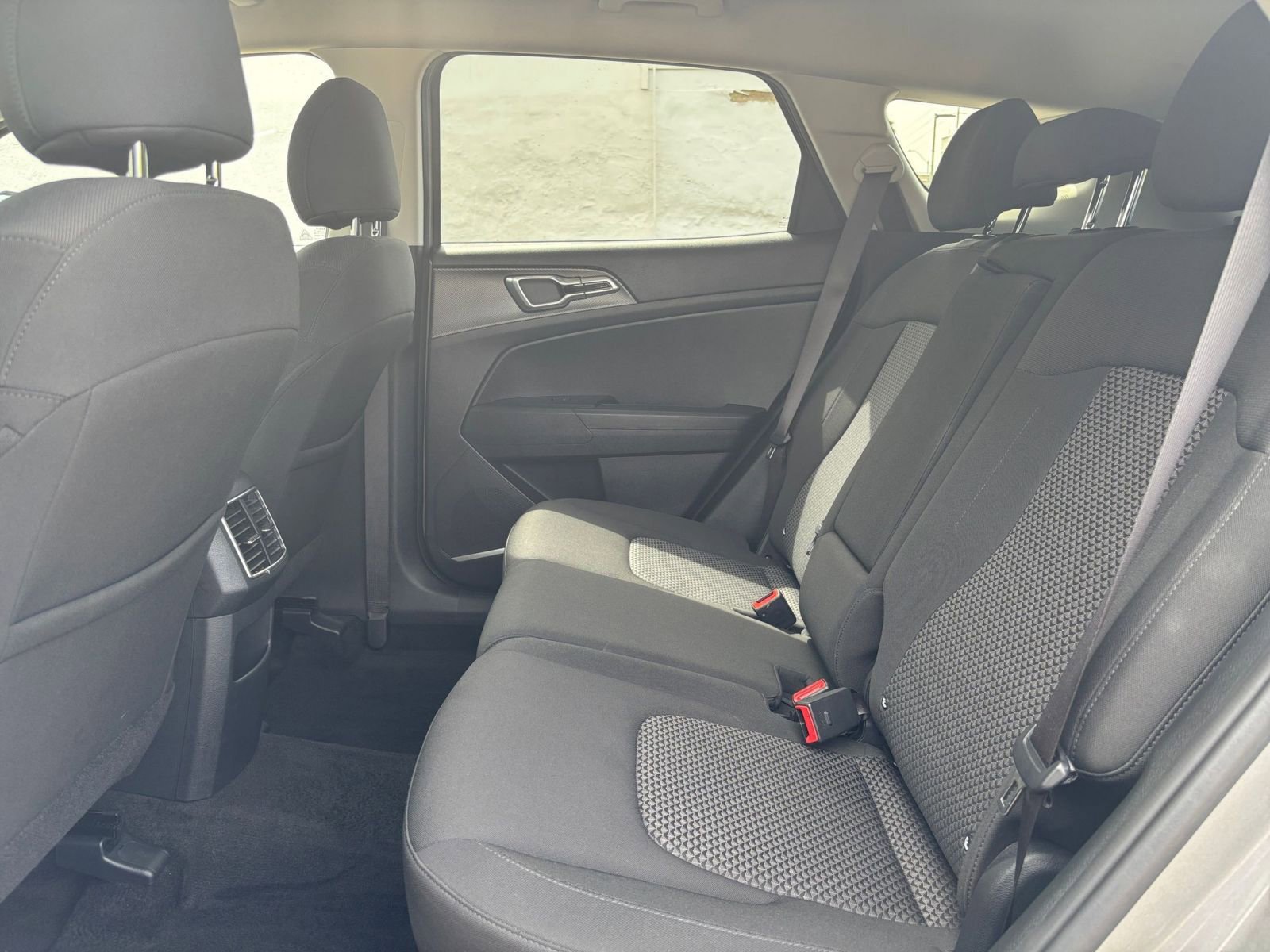 Used 2025 Kia Sportage LX FWD image 24