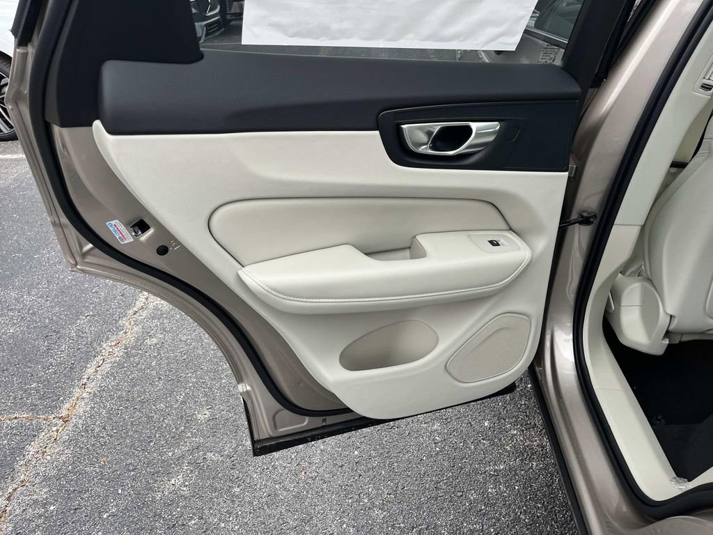 New 2026 Volvo XC60 B5 Ultra w/ Climate Package image 18