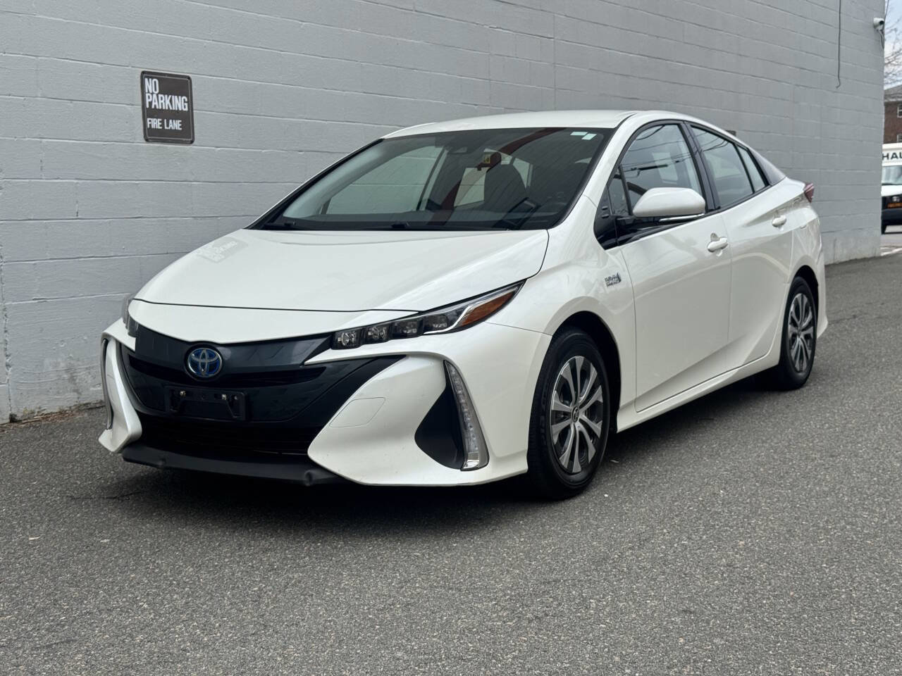 Used 2020 Toyota Prius Prime LE FWD image 3