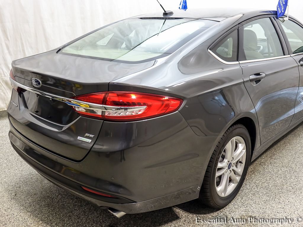 Certified 2018 Ford Fusion SE w/ Fusion SE Technology Package FWD image 9