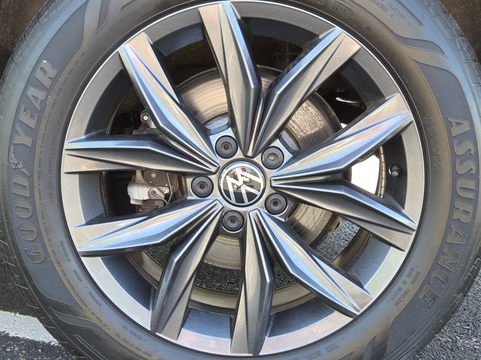 Used 2023 Volkswagen Tiguan SE AWD/4WD image 14