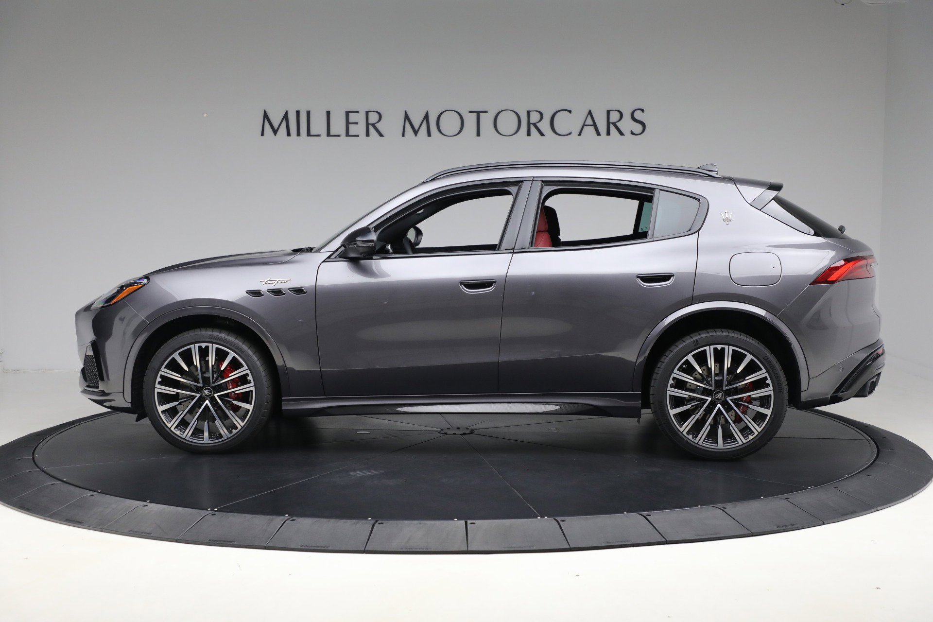 New 2025 Maserati Grecale Trofeo image 3