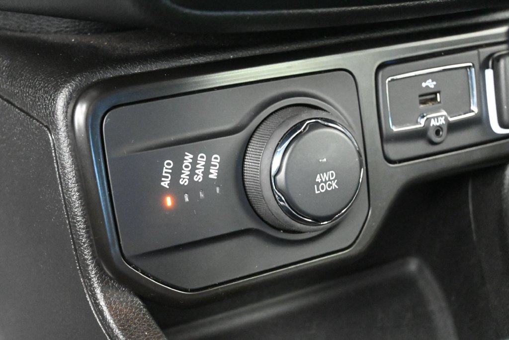 Used 2023 Jeep Renegade Limited w/ Limited Elite Group AWD/4WD image 24