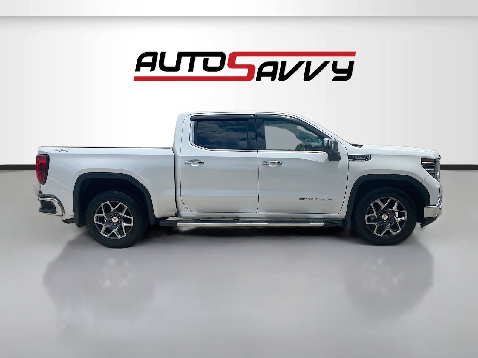 Used 2023 GMC Sierra 1500 SLT w/ SLT Premium Plus Package AWD/4WD image 8