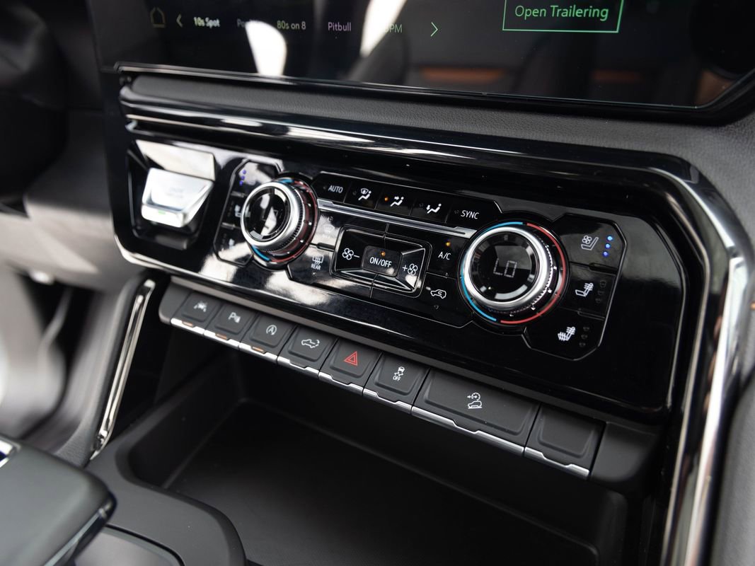 Used 2025 GMC Sierra 1500 AT4 w/ Technology Package AWD/4WD image 30