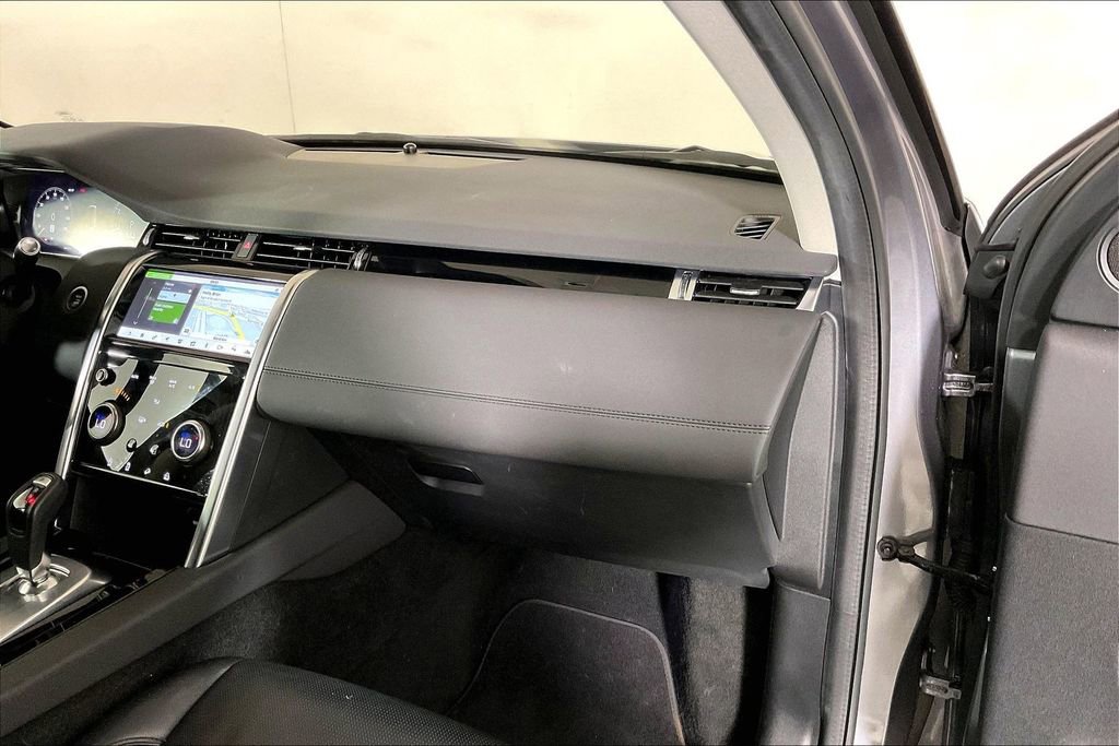 Used 2020 Land Rover Discovery Sport SE AWD/4WD image 16