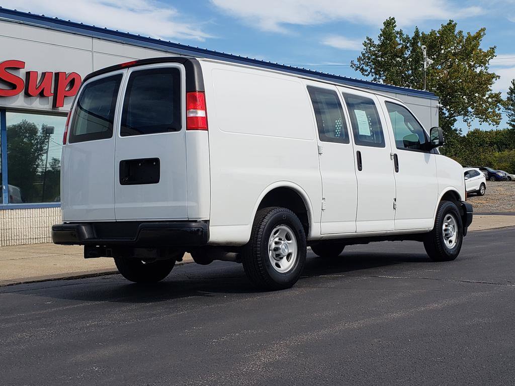 Used 2017 Chevrolet Express 2500 image 10