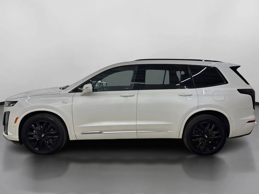 Used 2021 Cadillac XT6 Sport w/ LPO, ONYX Package image 5