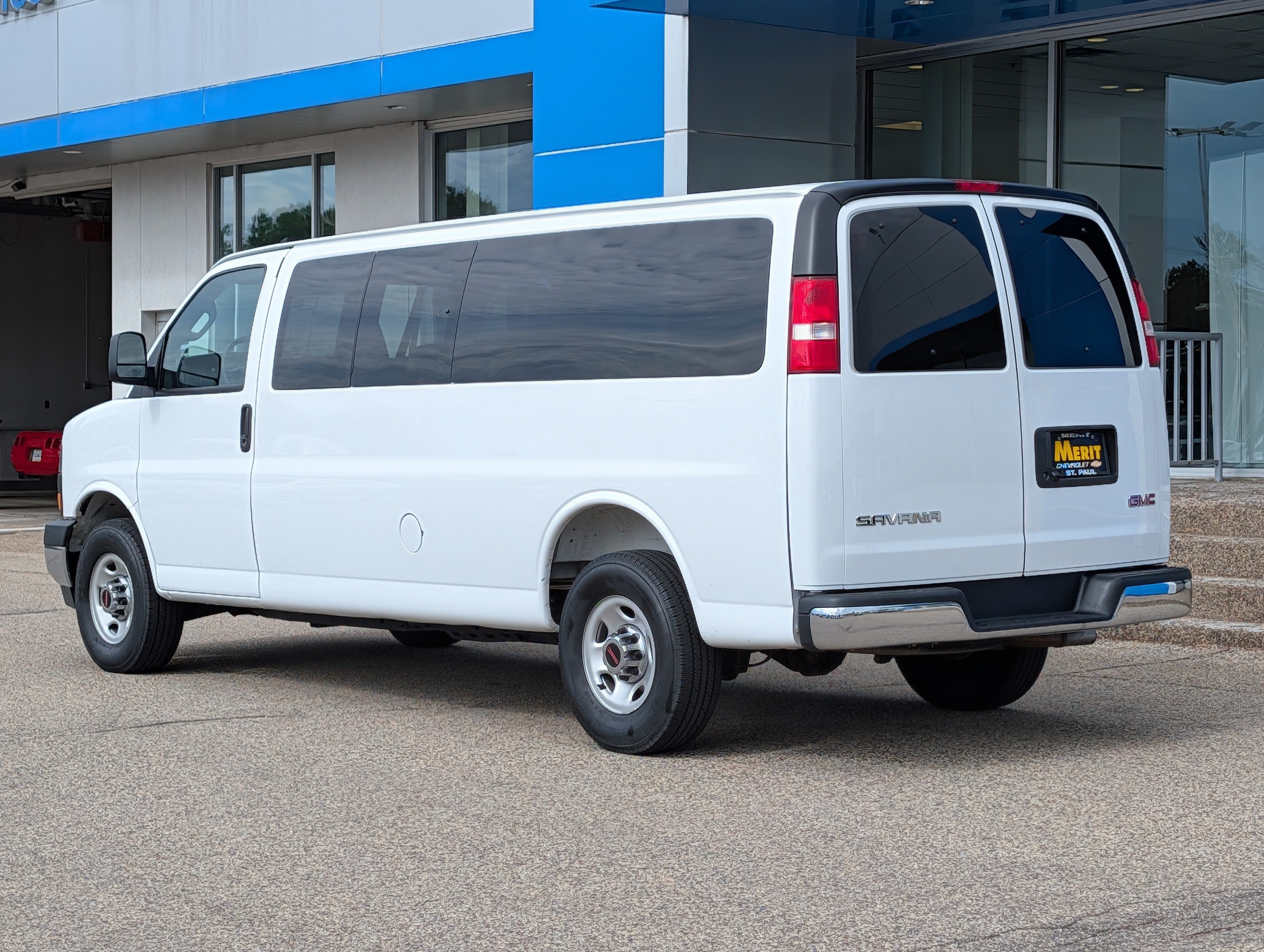 Certified 2025 GMC Savana 3500 LT w/ LT Preferred Equipment Group RWD image 4