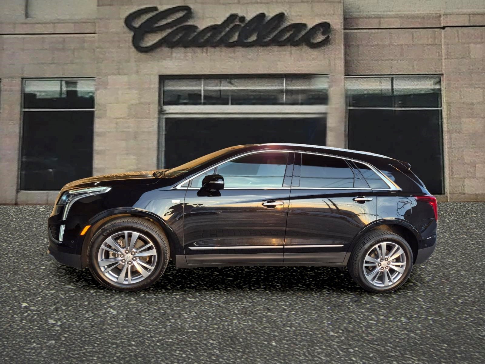 Certified 2023 Cadillac XT5 Premium Luxury w/ Technology Package AWD/4WD image 2