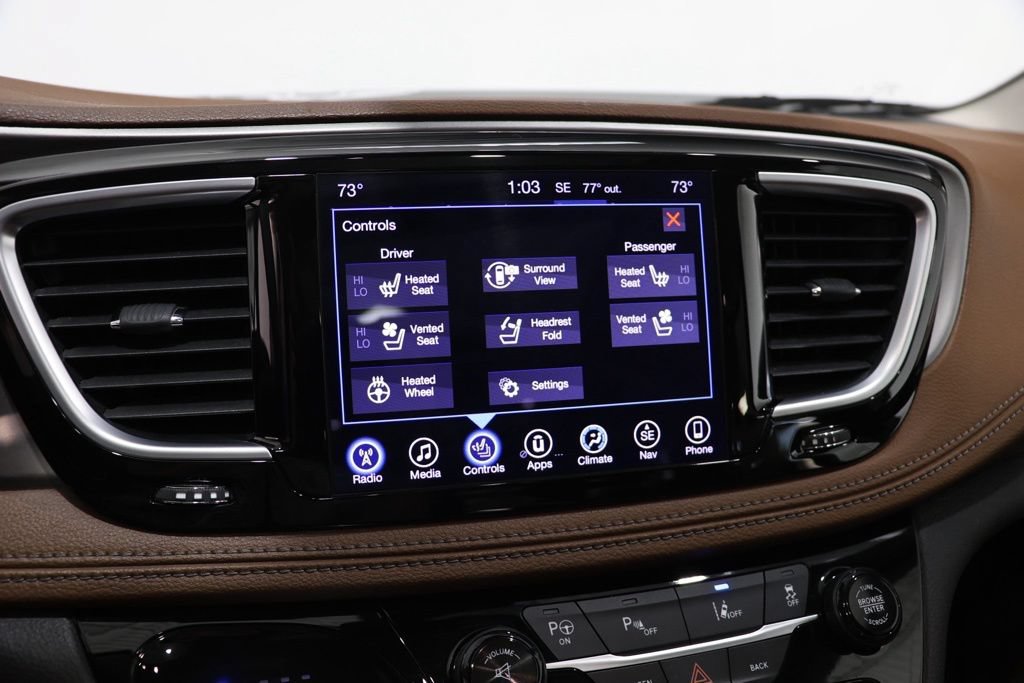 Used 2017 Chrysler Pacifica Limited w/ UConnect Theater Package FWD image 26