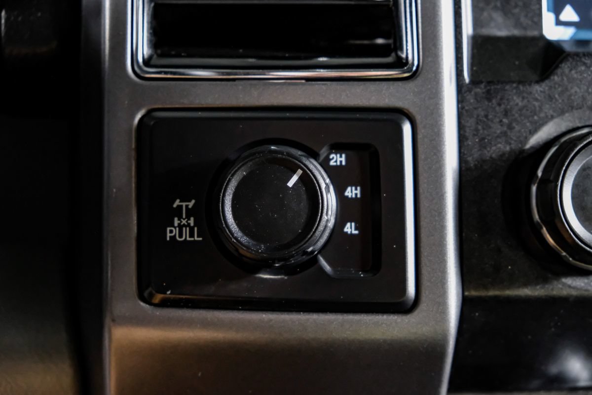 Used 2019 Ford F250 XLT w/ XLT Premium Package AWD/4WD image 24
