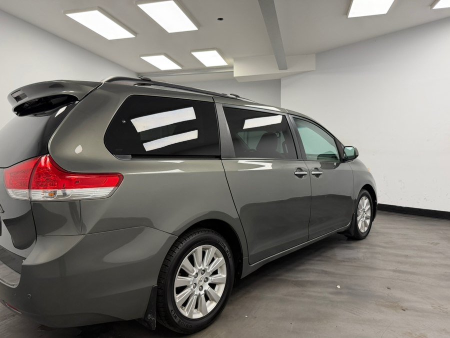 Used 2011 Toyota Sienna XLE w/ Premium Pkg AWD/4WD image 17