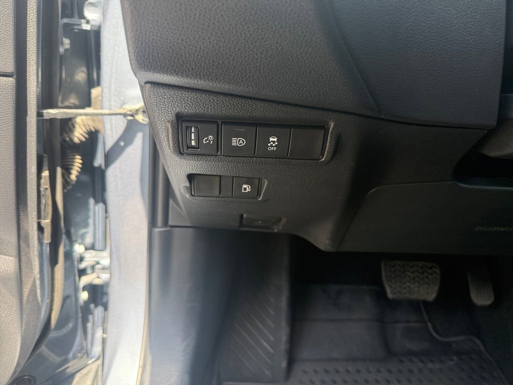 Used 2024 Toyota Corolla Cross SE image 19