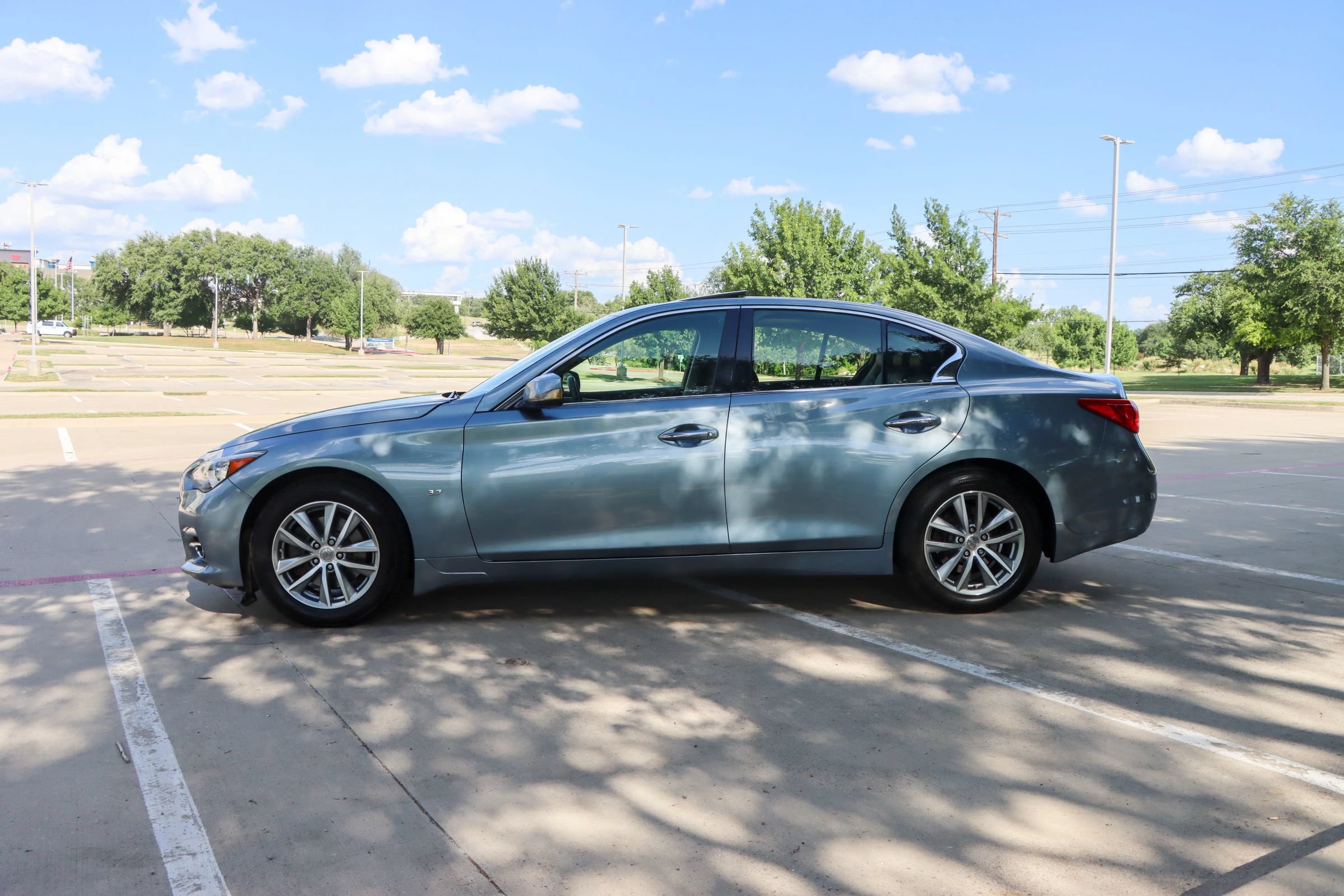Used 2015 INFINITI Q50 Premium w/ Navigation Package AWD/4WD image 4