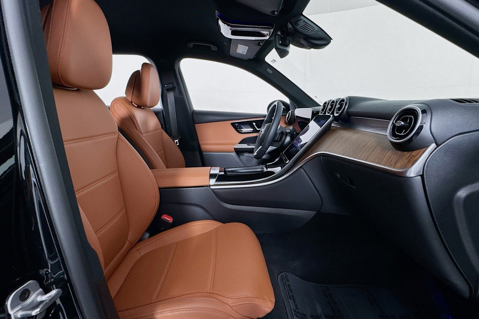 Certified 2025 Mercedes-Benz GLC 350e 4MATIC image 8