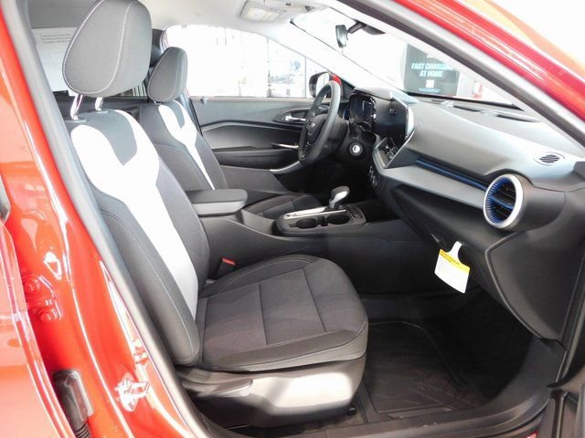 New 2026 Chevrolet Trax LS w/ LS Convenience Package FWD image 16