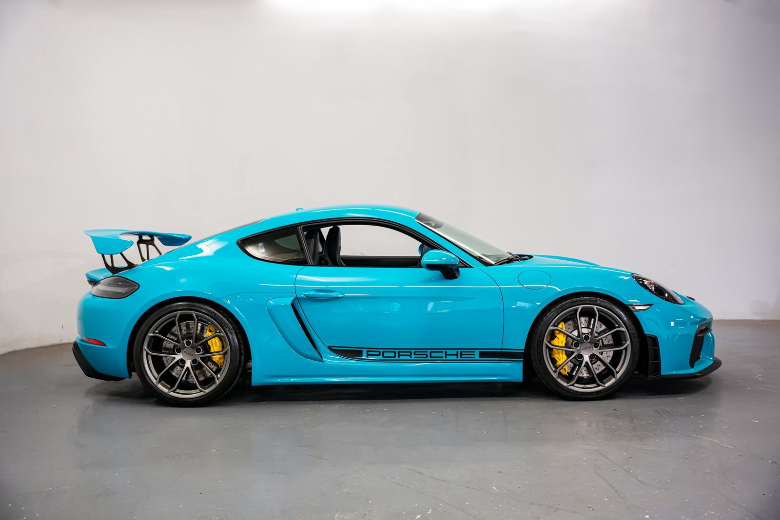 Used 2021 Porsche 718 Cayman GT4 RWD image 3