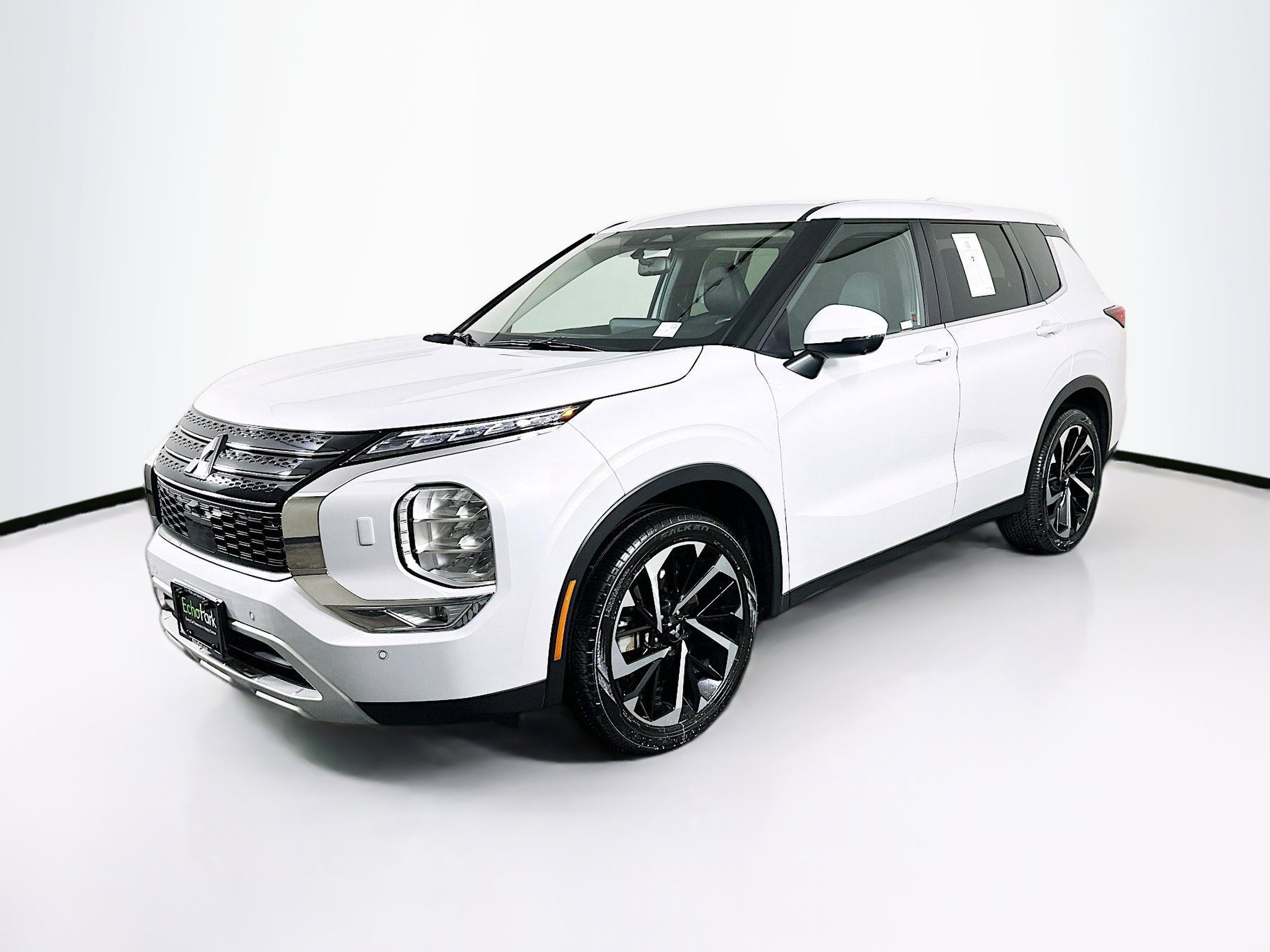 Used 2024 Mitsubishi Outlander SE image 3