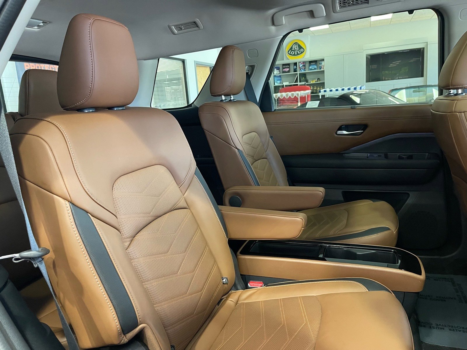 Used 2025 Nissan Pathfinder Platinum FWD image 46