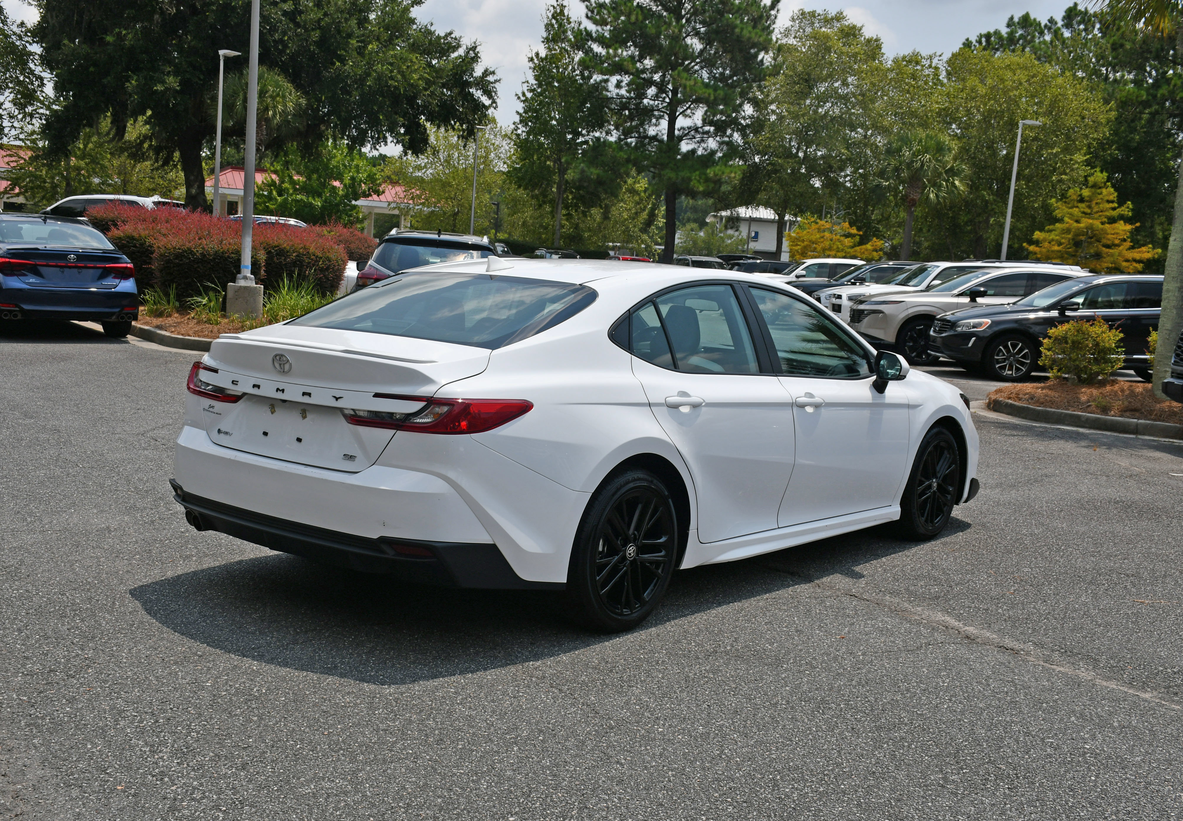 Used 2025 Toyota Camry SE FWD image 4
