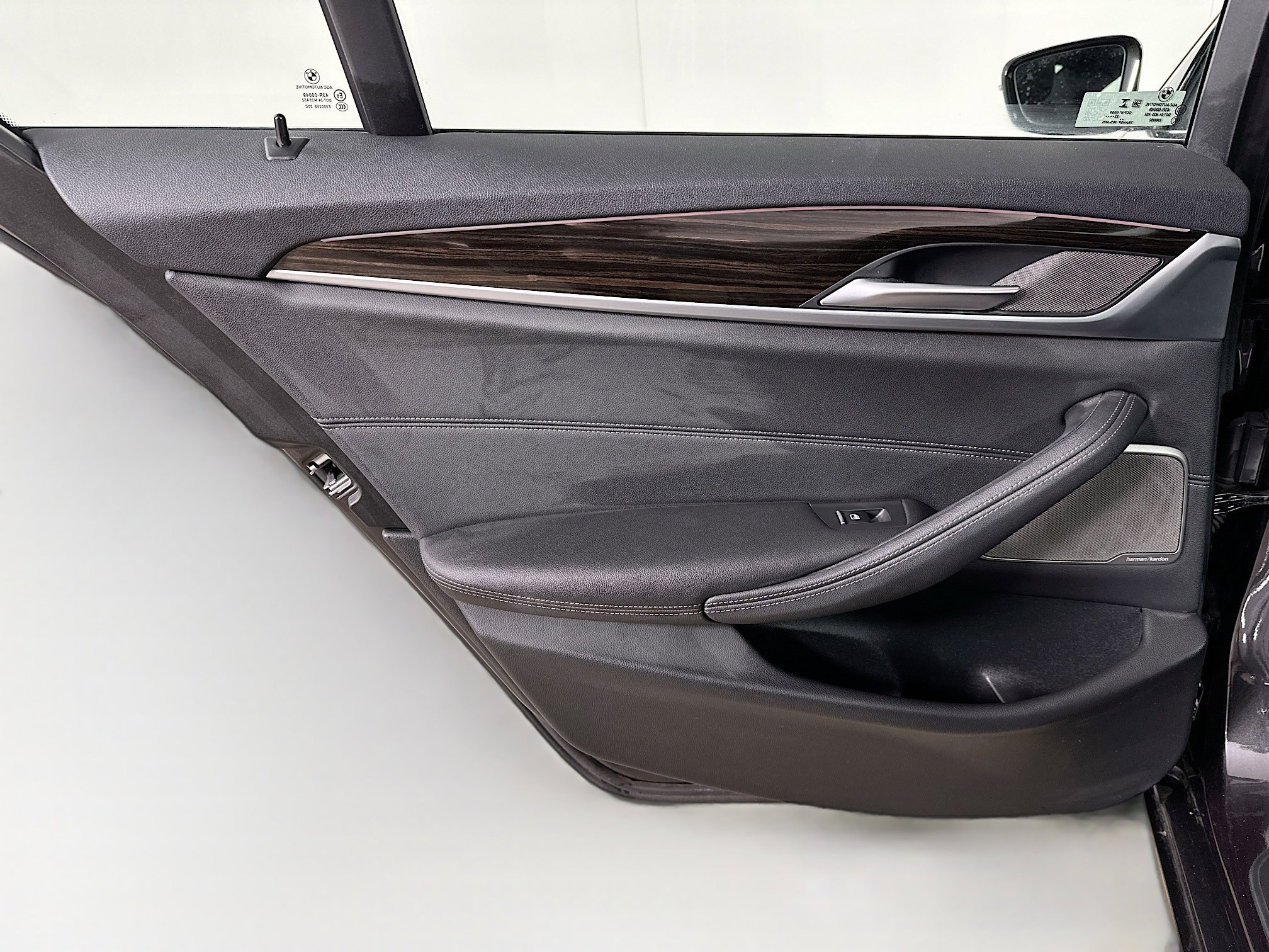 Used 2023 BMW 530i xDrive w/ Premium Package image 27