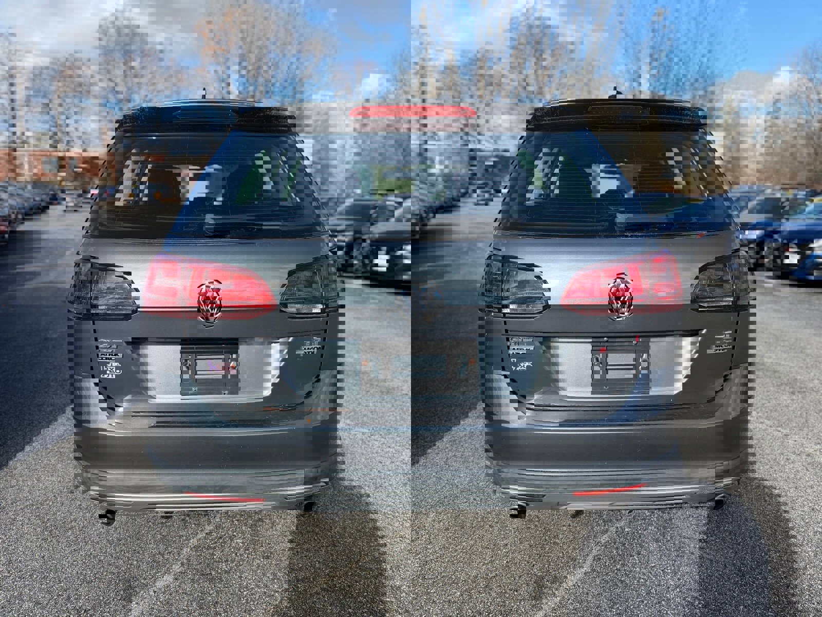 Used 2017 Volkswagen Golf Alltrack S image 4