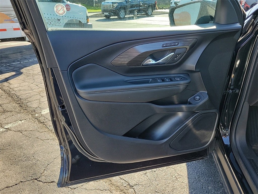 Used 2024 GMC Terrain SLT image 18
