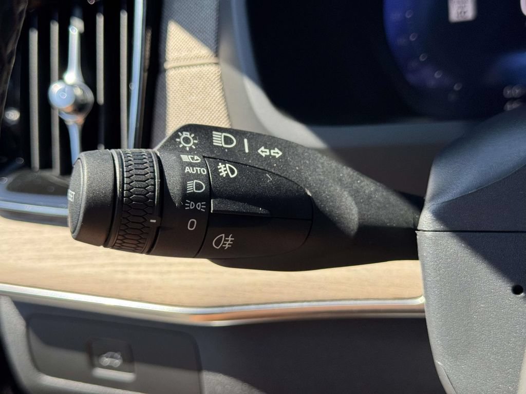 Used 2026 Volvo XC90 B6 Plus w/ Protection Package Premier AWD/4WD image 21
