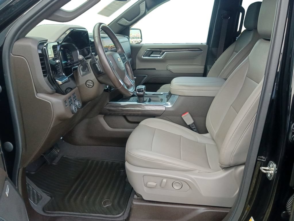 Used 2023 Chevrolet Silverado 1500 LTZ w/ LTZ Convenience Package II AWD/4WD image 19