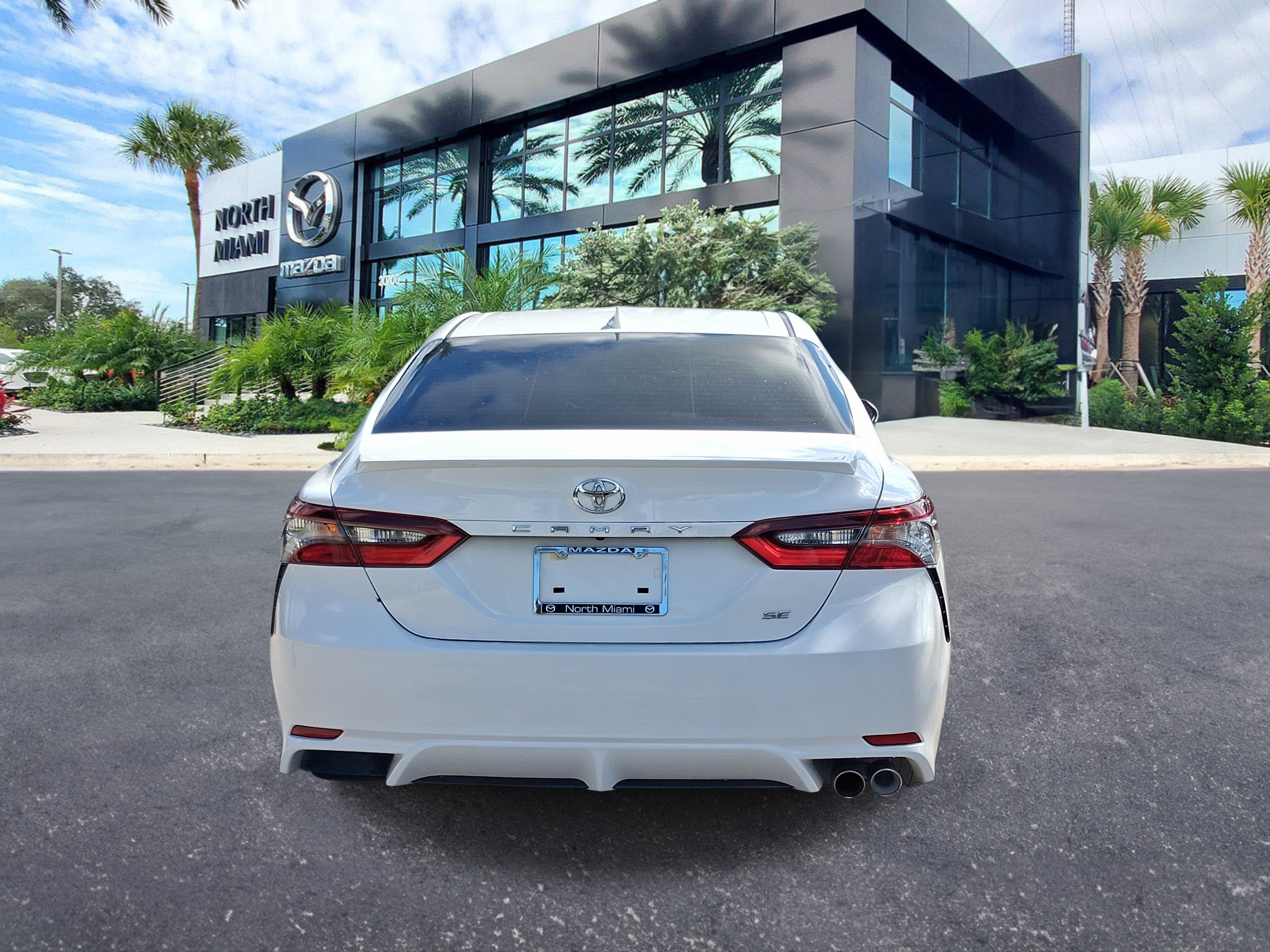 Used 2024 Toyota Camry SE FWD image 4