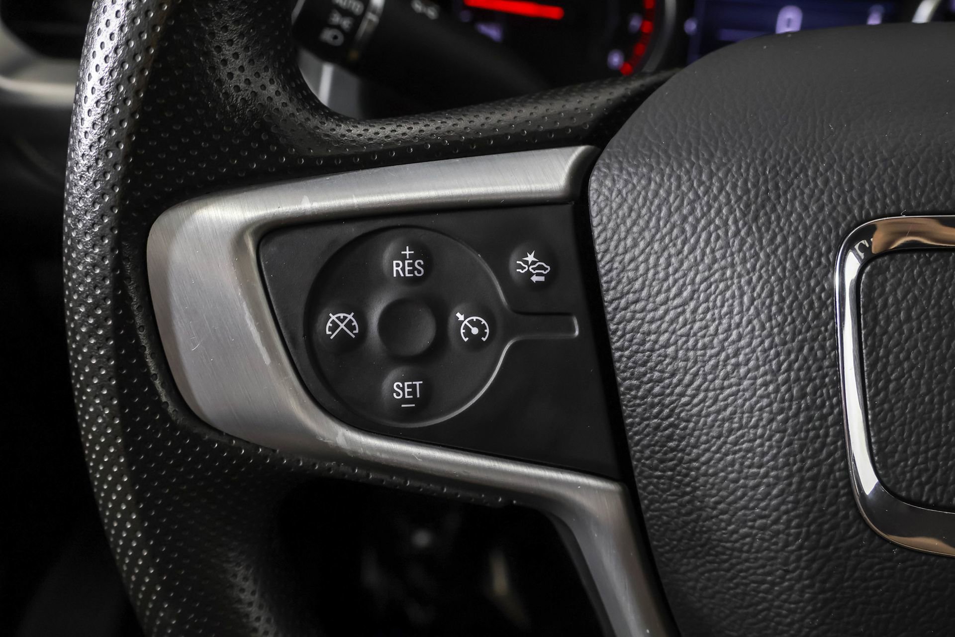 Used 2023 GMC Acadia SLE w/ LPO, Floor Liner Package image 27