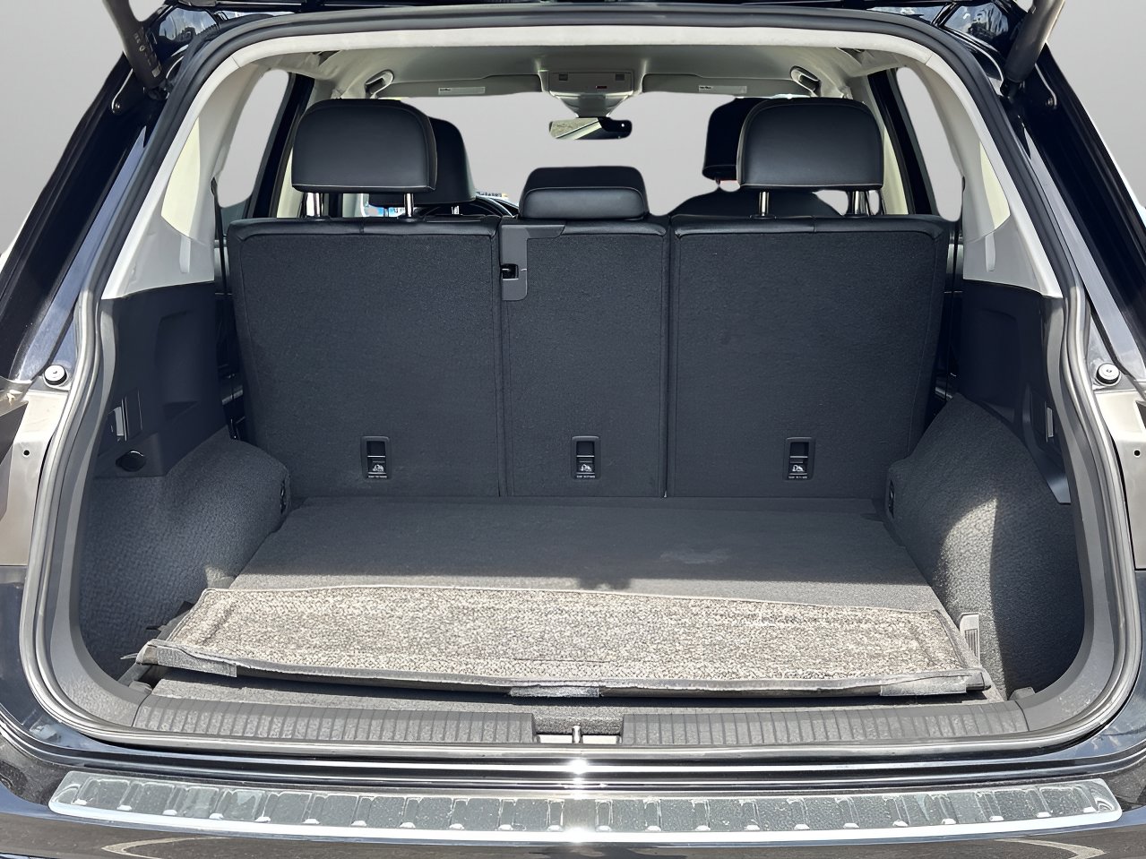 Used 2024 Volkswagen Tiguan SE image 8