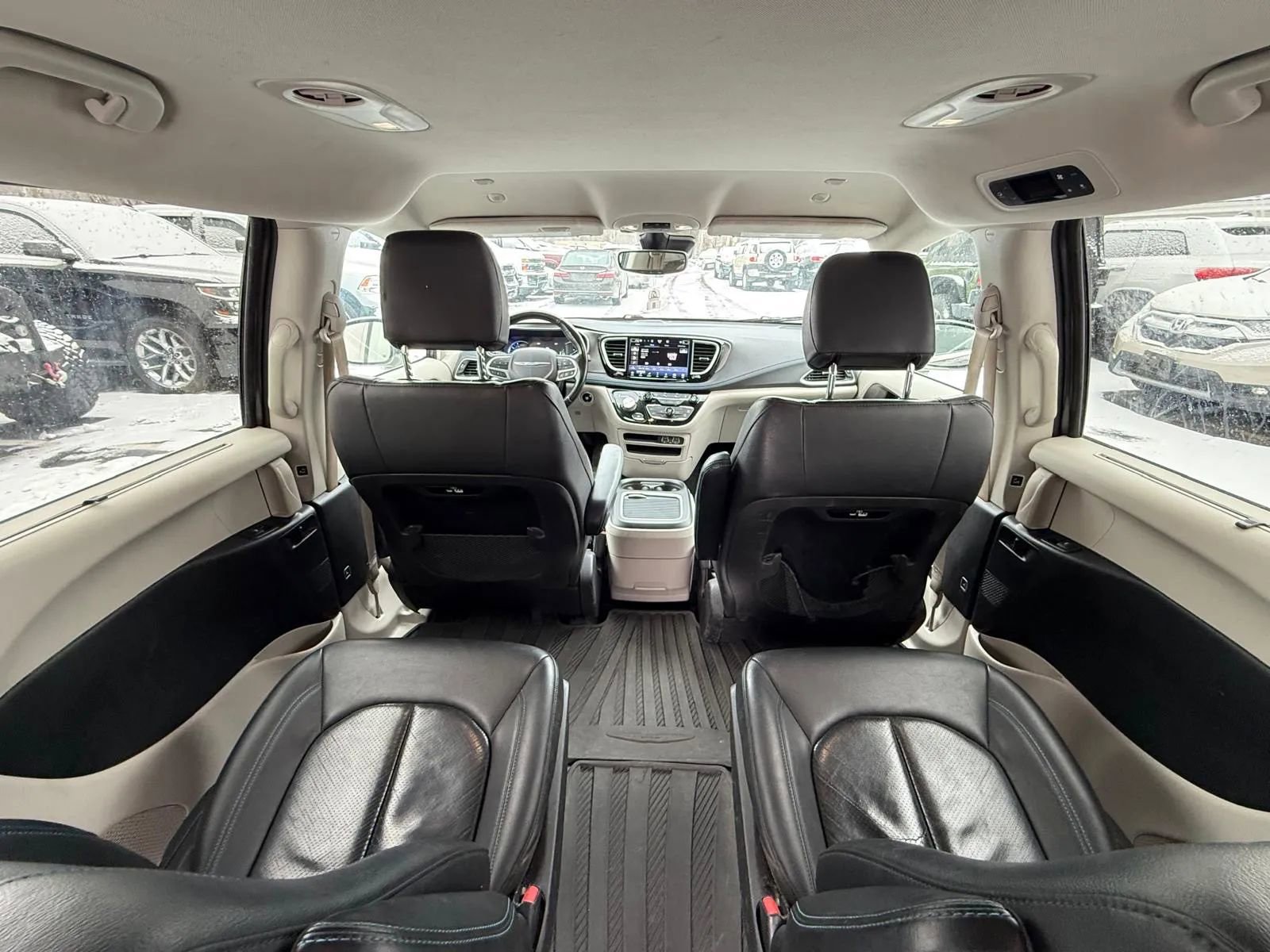 Used 2021 Chrysler Pacifica Touring-L image 10