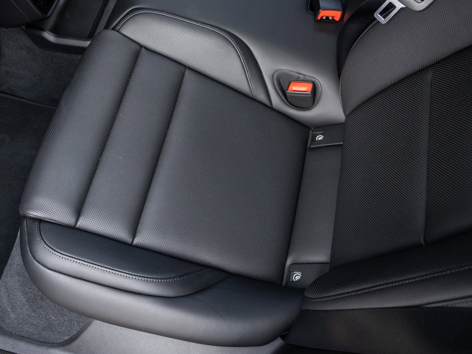 Used 2025 Porsche Taycan GTS image 38