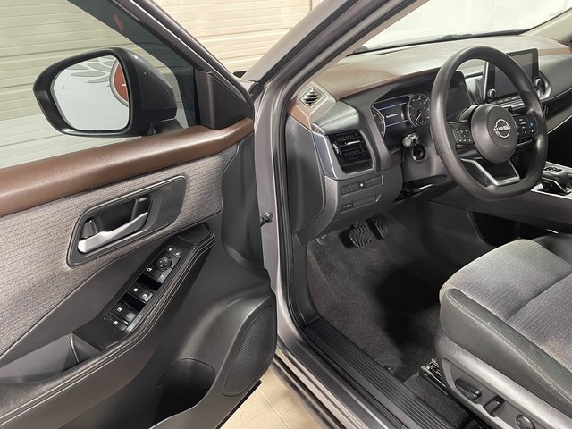 Used 2022 Nissan Rogue SV image 10