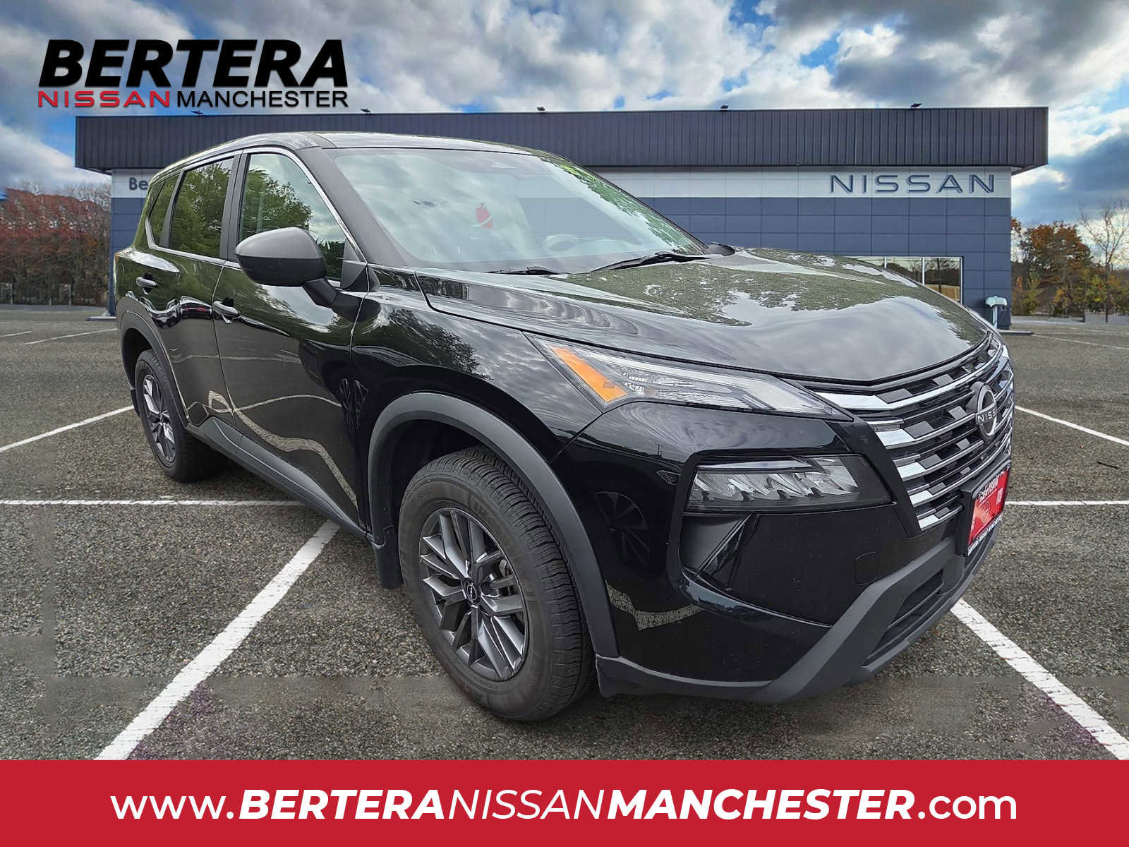 Used 2024 Nissan Rogue S AWD/4WD image 1