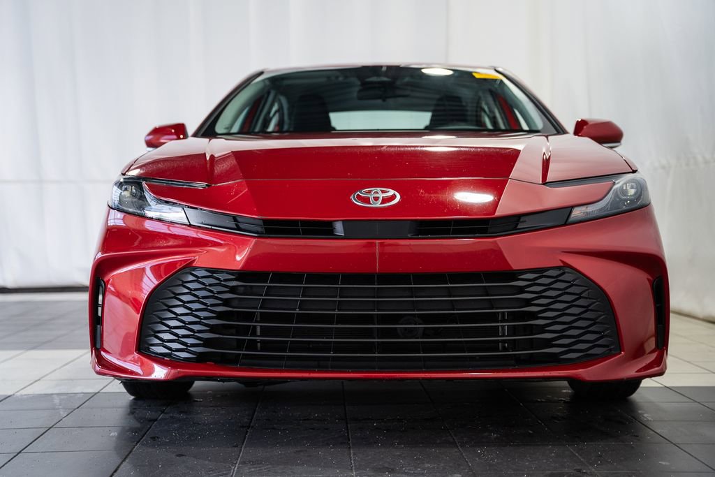 Used 2025 Toyota Camry LE image 2